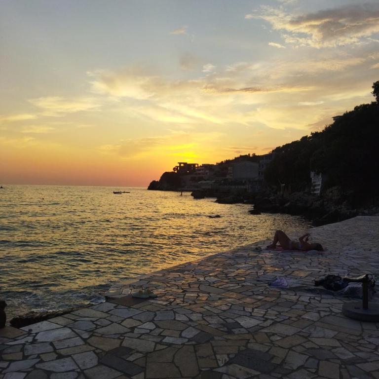 Beach House Kruče - Apartman sa 2 Spavaće Sobe, Balkonom i Pogledom na More - 37