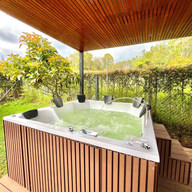Casa Moderna en el Bosque Jacuzzi y Deck Privado - Villa de 2 dormitorios - 1