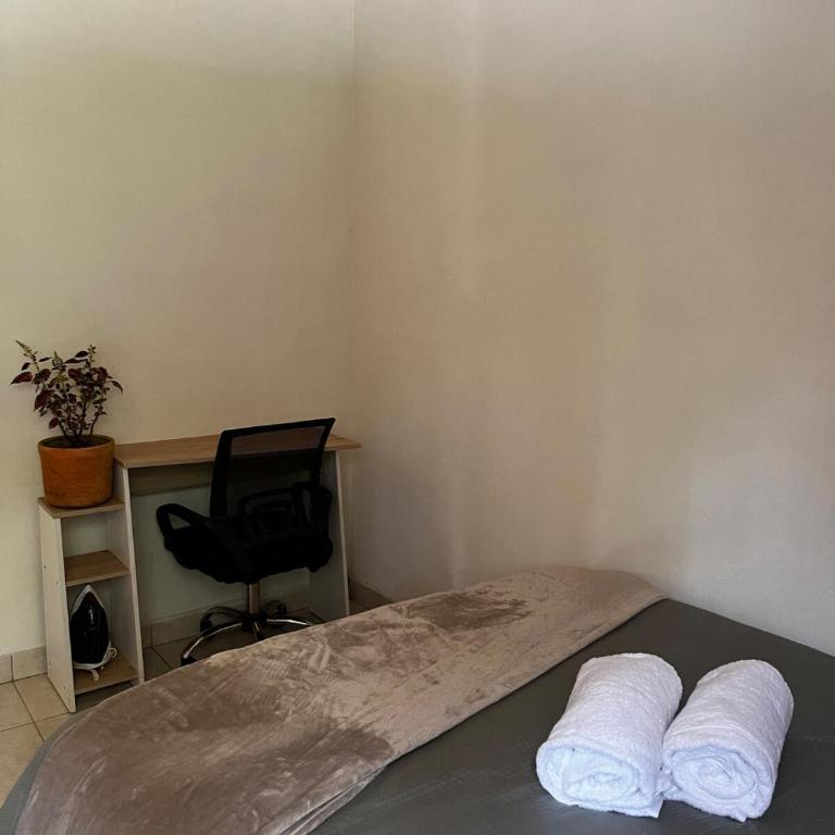 Casa Moderna en el Bosque Jacuzzi y Deck Privado - Villa de 2 dormitorios - 20
