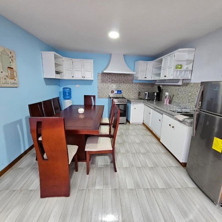Hospedaje Familiar Ecuador - Apartamento Deluxe de 3 dormitorios - 14