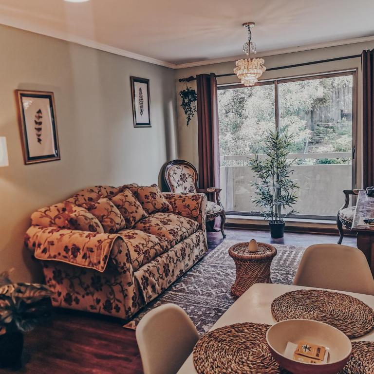 Hermoso Departamento Central en Concepción - hasta 4 camas - 2 Dormitorios - 1 Baño - 1 Estacionamiento - Mejor Evaluado en Chile 2023-2025 - Incluye Consola de Juegos Retro - Te ayudo con panoramas - Apartamento de 2 dormitorios - 6