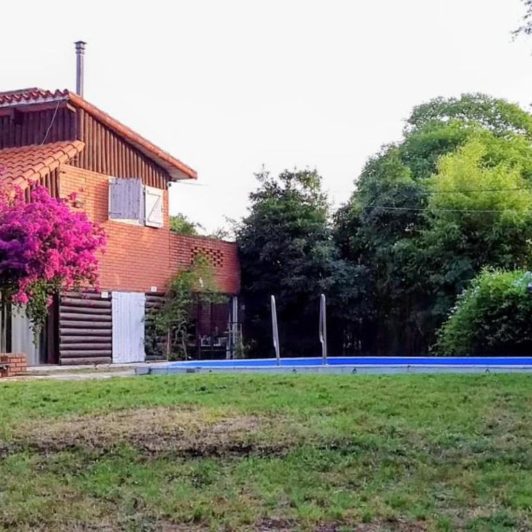 Casa con pileta y parrilla - Three-Bedroom House - 4