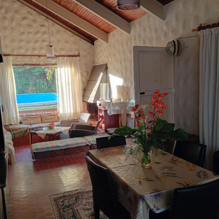 Casa con pileta y parrilla - Three-Bedroom House - 5