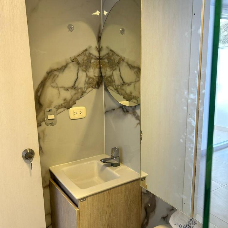 Entire apartment with amazing views Tower 811 - Three-Bedroom Apartment - 13