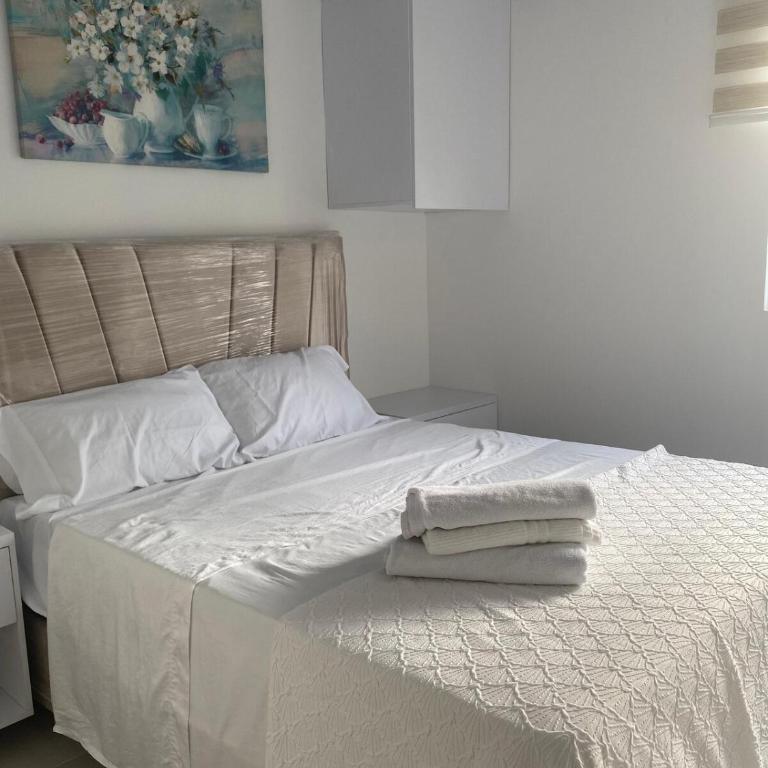 Entire apartment with amazing views Tower 811 - Three-Bedroom Apartment - 12