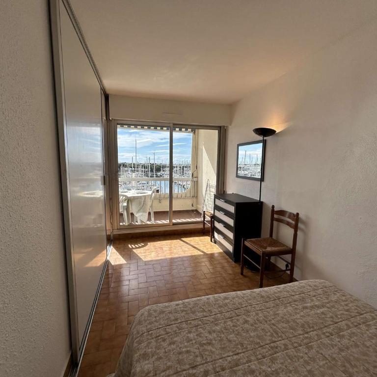 Appartement 4 pers. avec parking à Port Camargue - FR-1-250-324 - Apartment - 12