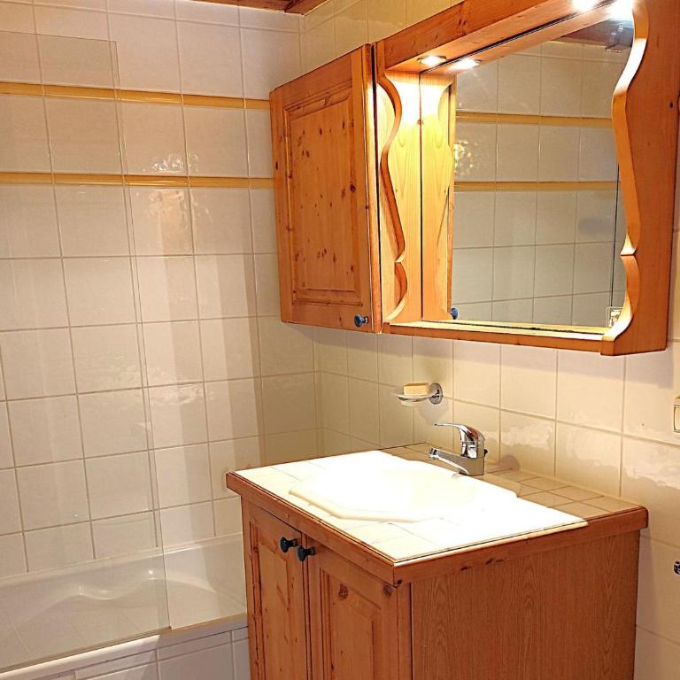 Méribel : Appartement spacieux pour 10 pers, 5 pièces avec piscine et parking - FR-1-411-1006 - Appartamento - 3
