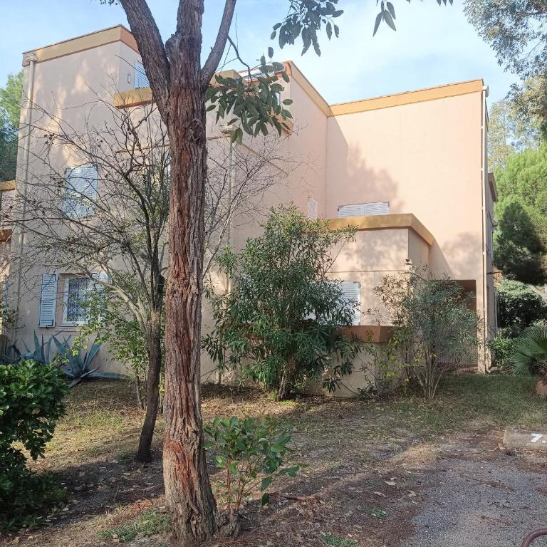 Appartement RDC proche plages avec parking - FR-1-776-145 - Apartment - 2
