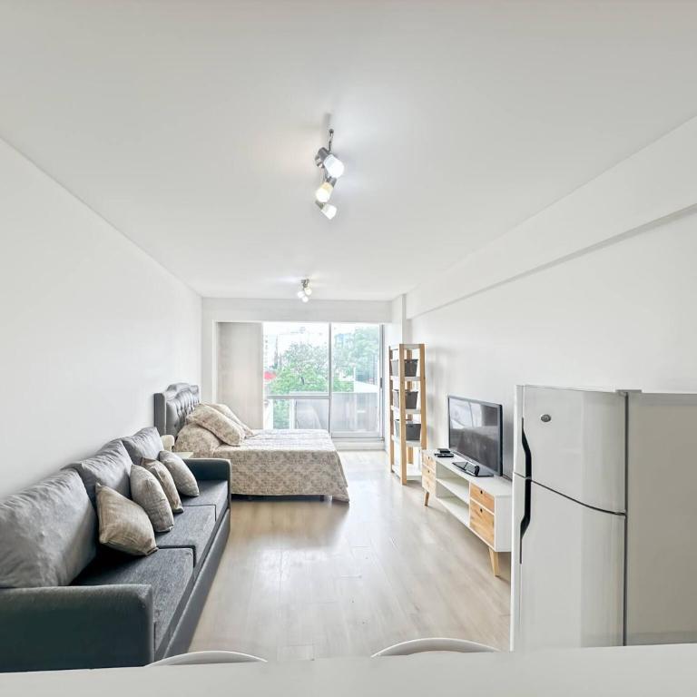 Comfortable Studio with Balcony and Excellent Location - Apartamento - 10