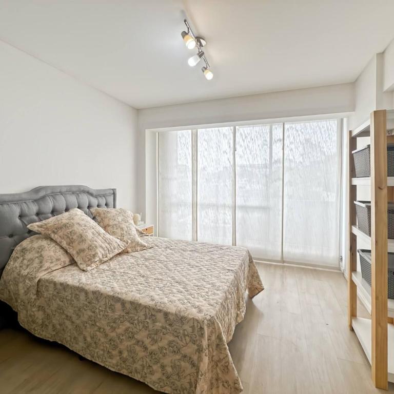 Comfortable Studio with Balcony and Excellent Location - Apartamento - 14