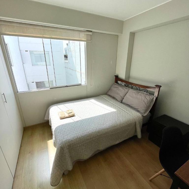 Room with 2 beds - Shared Apartment - Double or Twin Room - 24
