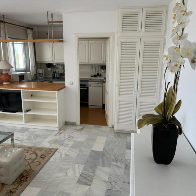 Penthouse Marbella, Panoramic Sea Views, Terrace, Pool & Parking - Apartamento de 2 dormitorios - 32