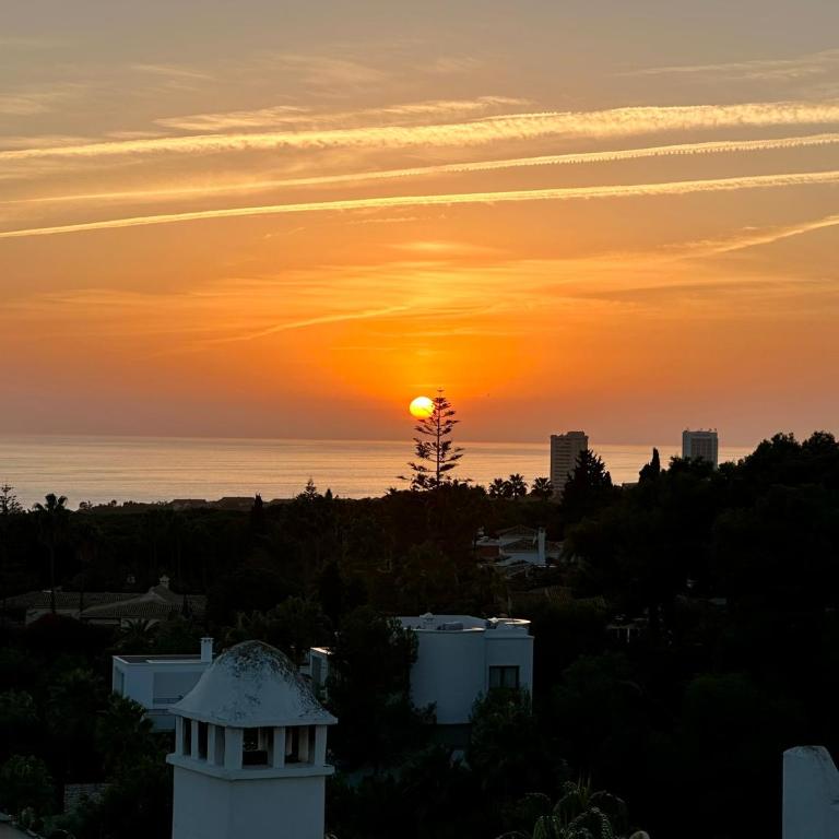 Penthouse Marbella, Panoramic Sea Views, Terrace, Pool & Parking - Apartamento de 2 dormitorios - 12