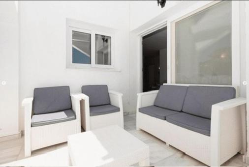 Penthouse Marbella, Panoramic Sea Views, Terrace, Pool & Parking - Apartamento de 2 dormitorios - 44