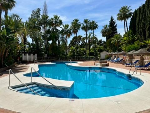 Penthouse Marbella, Panoramic Sea Views, Terrace, Pool & Parking - Apartamento de 2 dormitorios - 16