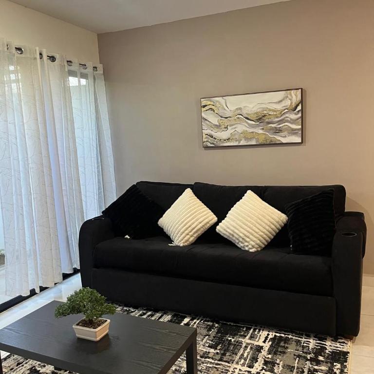 New ground floor apartment, very comfortable and excellent location - Three-Bedroom Apartment - 2