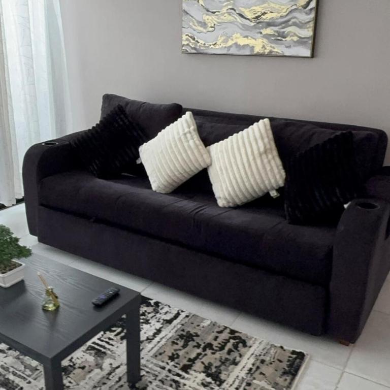 New ground floor apartment, very comfortable and excellent location - Three-Bedroom Apartment - 52