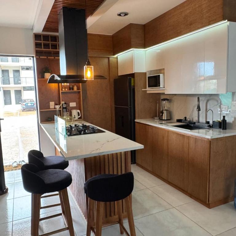 New ground floor apartment, very comfortable and excellent location - Three-Bedroom Apartment - 76