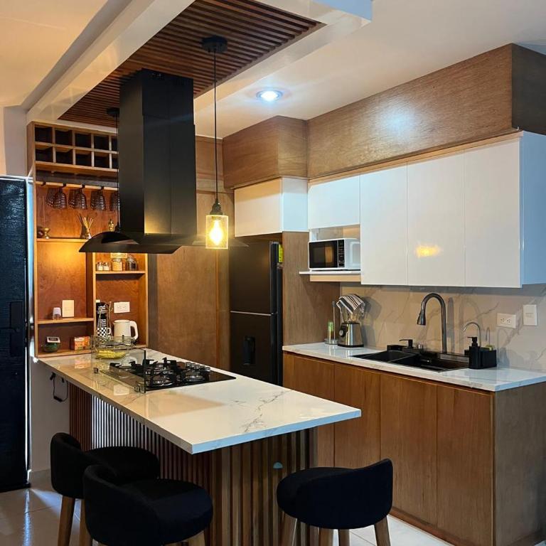 New ground floor apartment, very comfortable and excellent location - Three-Bedroom Apartment - 77