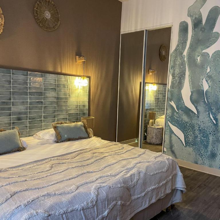Hôtel De Paris - Chambre Double Supérieure - Vue sur le Terrasse ou Rue - 4