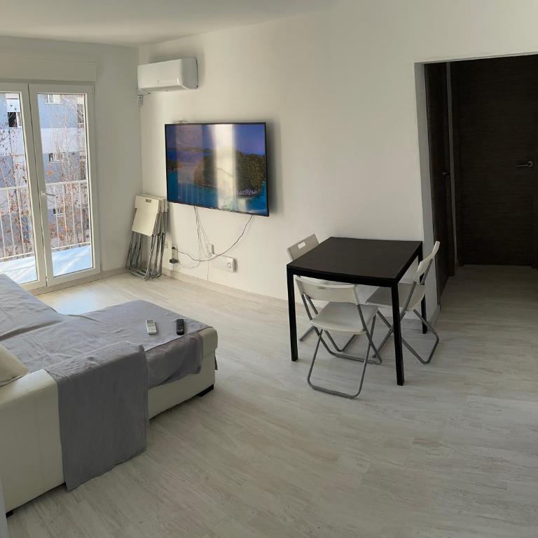 Alojamiento temporal Villaverde Rocafort - Three-Bedroom Apartment - 9