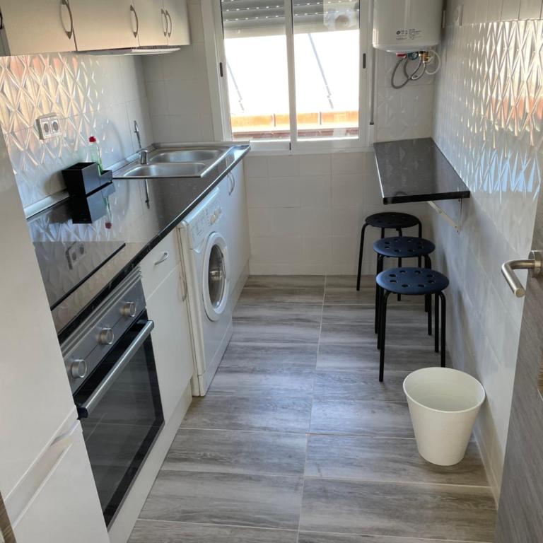 Alojamiento temporal Villaverde Rocafort - Three-Bedroom Apartment - 11