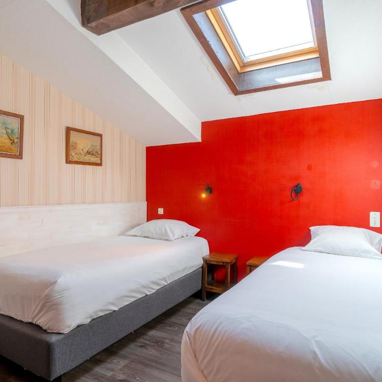 Six-Deniers - Three-Bedroom Apartment - 10