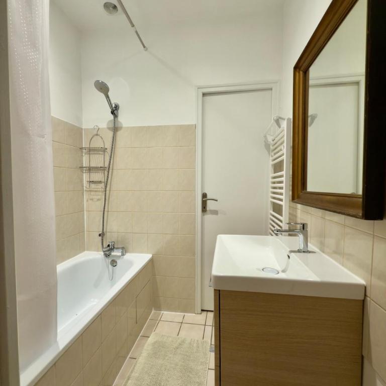 Beau T2 Cocooning rue de Rochechouart - DABNB - Appartement 1 Chambre - 12