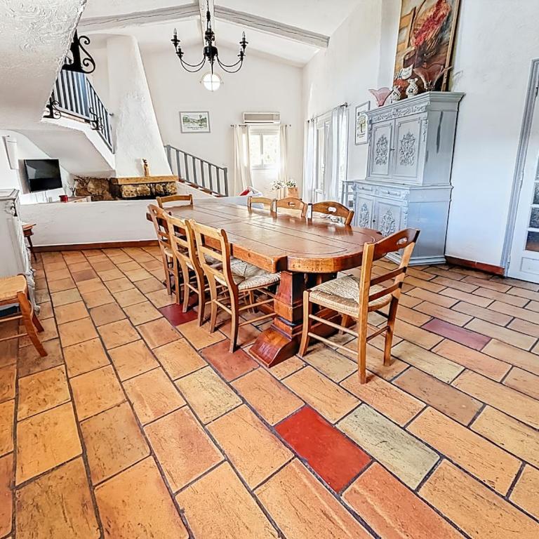 Mas Provençal Renové avec piscine - Villa - 24