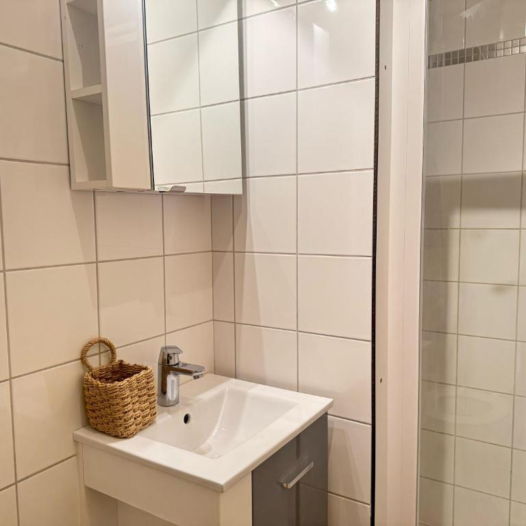 Le Coty - One-Bedroom Apartment - 9