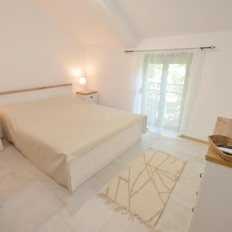 Kjara Lux Apartment - Apartman sa 2 Spavaće Sobe, Balkonom i Pogledom na More - 12
