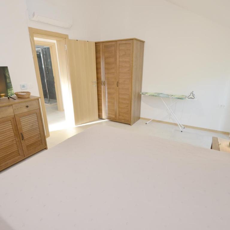 Kjara Lux Apartment - Apartman sa 2 Spavaće Sobe, Balkonom i Pogledom na More - 13