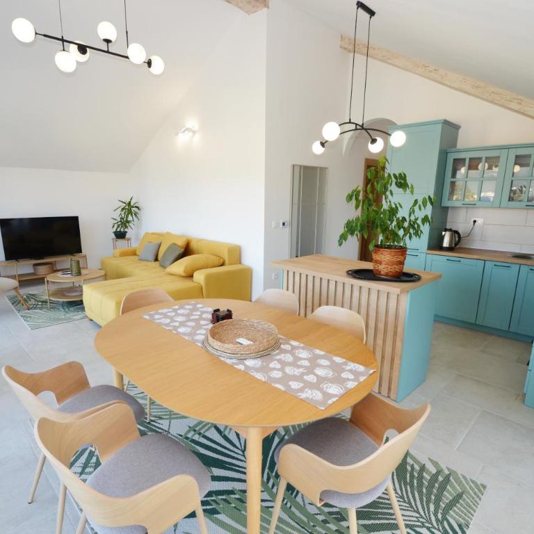 Kjara Lux Apartment - Apartman sa 2 Spavaće Sobe, Balkonom i Pogledom na More - 7