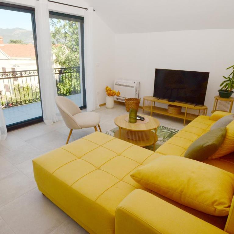 Kjara Lux Apartment - Apartman sa 2 Spavaće Sobe, Balkonom i Pogledom na More - 3