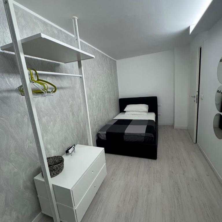 Casa InCentro a 300 mt dal mare - Two-Bedroom House - 16