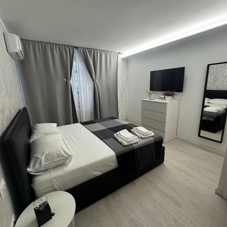 Casa InCentro a 300 mt dal mare - Two-Bedroom House - 9