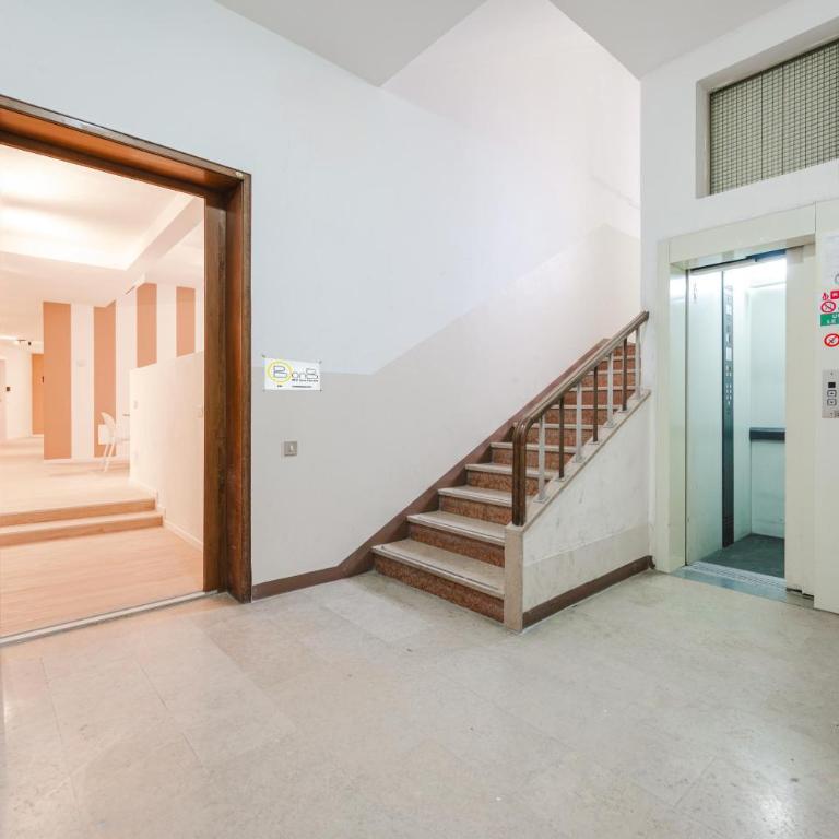 Moderna stanza 2 con terrazza vicino alla Stazione - Camera Matrimoniale Deluxe con Balcone - 26