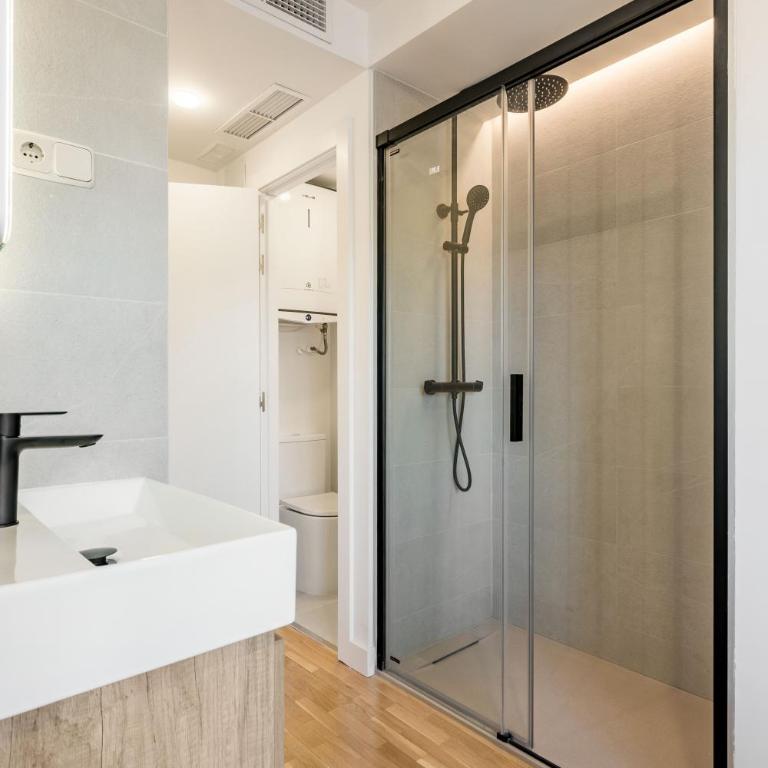 Square Rooms by Charming, cerca del aeropuerto y con un pequeño gimnasio - Habitación Individual - 4