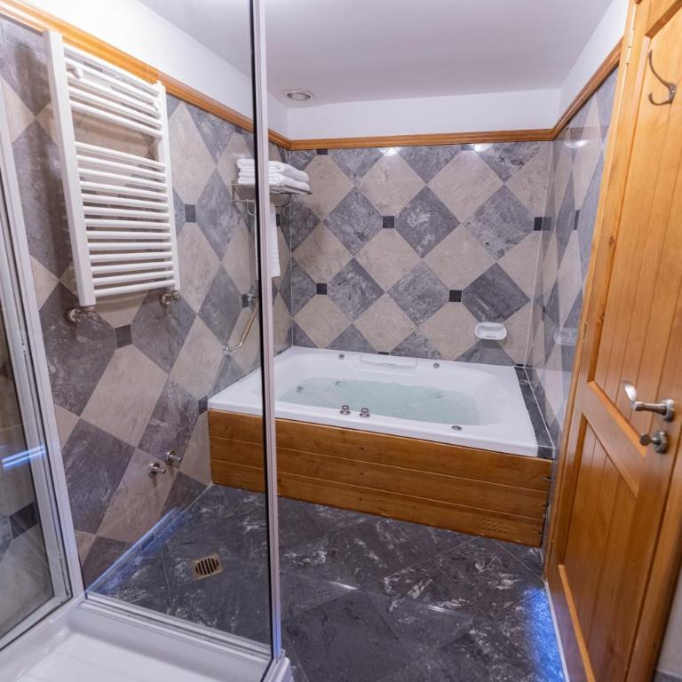 Huinid Bustillo Hotel & Spa - Suite con vistas al lago - 5