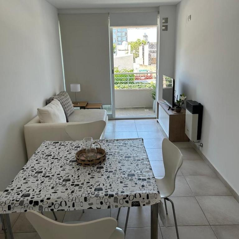 Moderno departamento en pichincha a metros de Bv Oroño - Apartamento de 1 dormitorio - 2