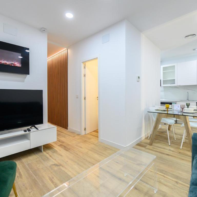 Amplio piso exterior de 2 dormitorios en Centro de Madrid Temporal SCSD14 - Two-Bedroom Apartment - 4