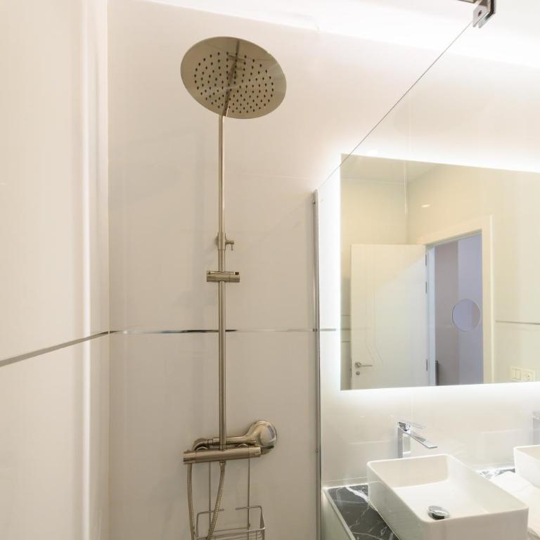 Amplio piso exterior de 2 dormitorios en Centro de Madrid Temporal SCSD14 - Two-Bedroom Apartment - 6