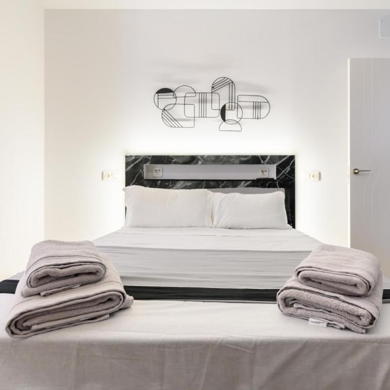 Amplio piso exterior de 2 dormitorios en Centro de Madrid Temporal SCSD14 - Two-Bedroom Apartment - 17