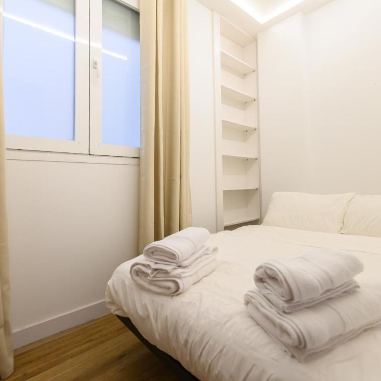 Amplio piso exterior de 2 dormitorios en Centro de Madrid Temporal SCSD14 - Two-Bedroom Apartment - 18