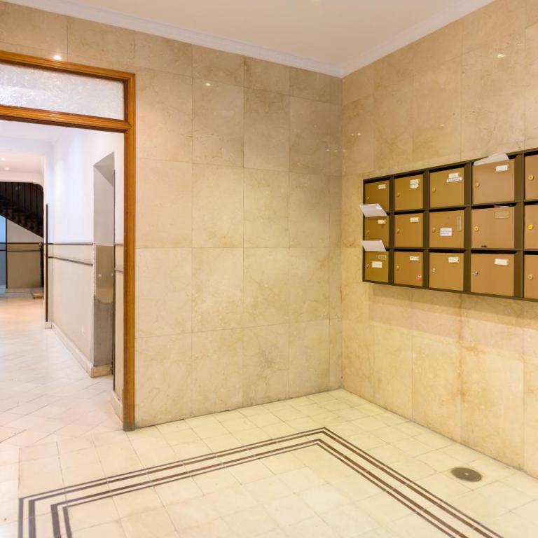 Amplio piso exterior de 2 dormitorios en Centro de Madrid Temporal SCSD14 - Two-Bedroom Apartment - 21