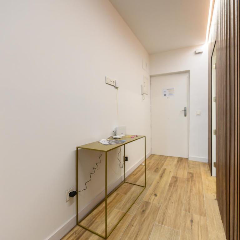 Amplio piso exterior de 2 dormitorios en Centro de Madrid Temporal SCSD14 - Two-Bedroom Apartment - 29