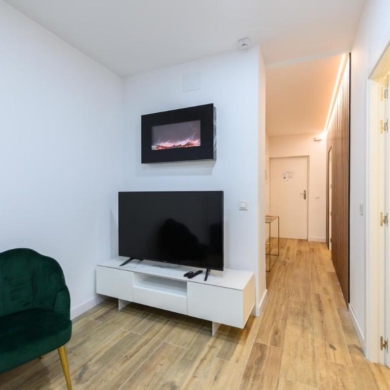 Amplio piso exterior de 2 dormitorios en Centro de Madrid Temporal SCSD14 - Two-Bedroom Apartment - 30