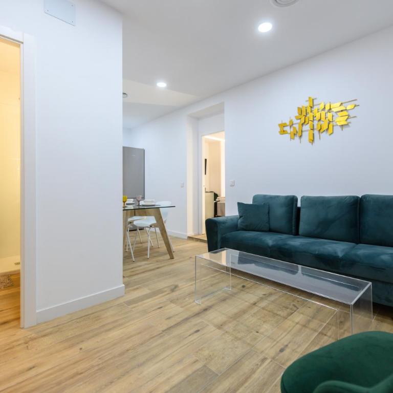 Amplio piso exterior de 2 dormitorios en Centro de Madrid Temporal SCSD14 - Two-Bedroom Apartment - 31