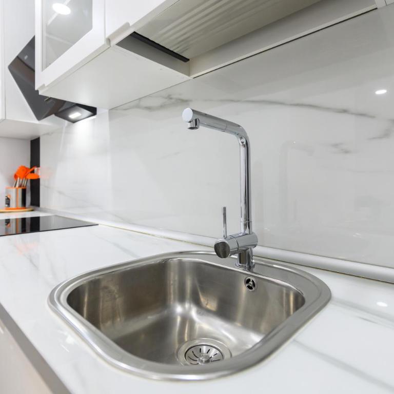 Amplio piso exterior de 2 dormitorios en Centro de Madrid Temporal SCSD14 - Two-Bedroom Apartment - 33