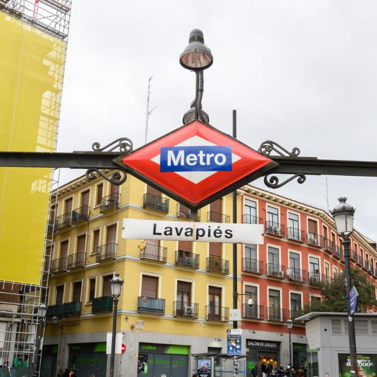 Amplio piso exterior de 2 dormitorios en Centro de Madrid Temporal SCSD14 - Two-Bedroom Apartment - 35